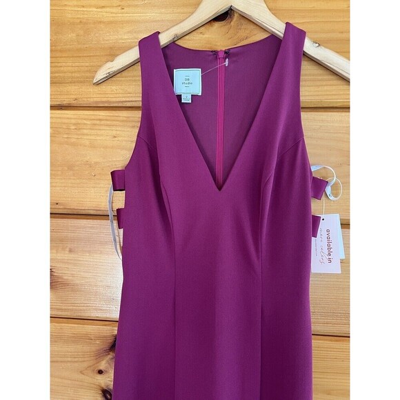David Bridal Side Cut Outs Berry Crepe Sheath Women’s Dress Size 2 - Picture 3 of 7